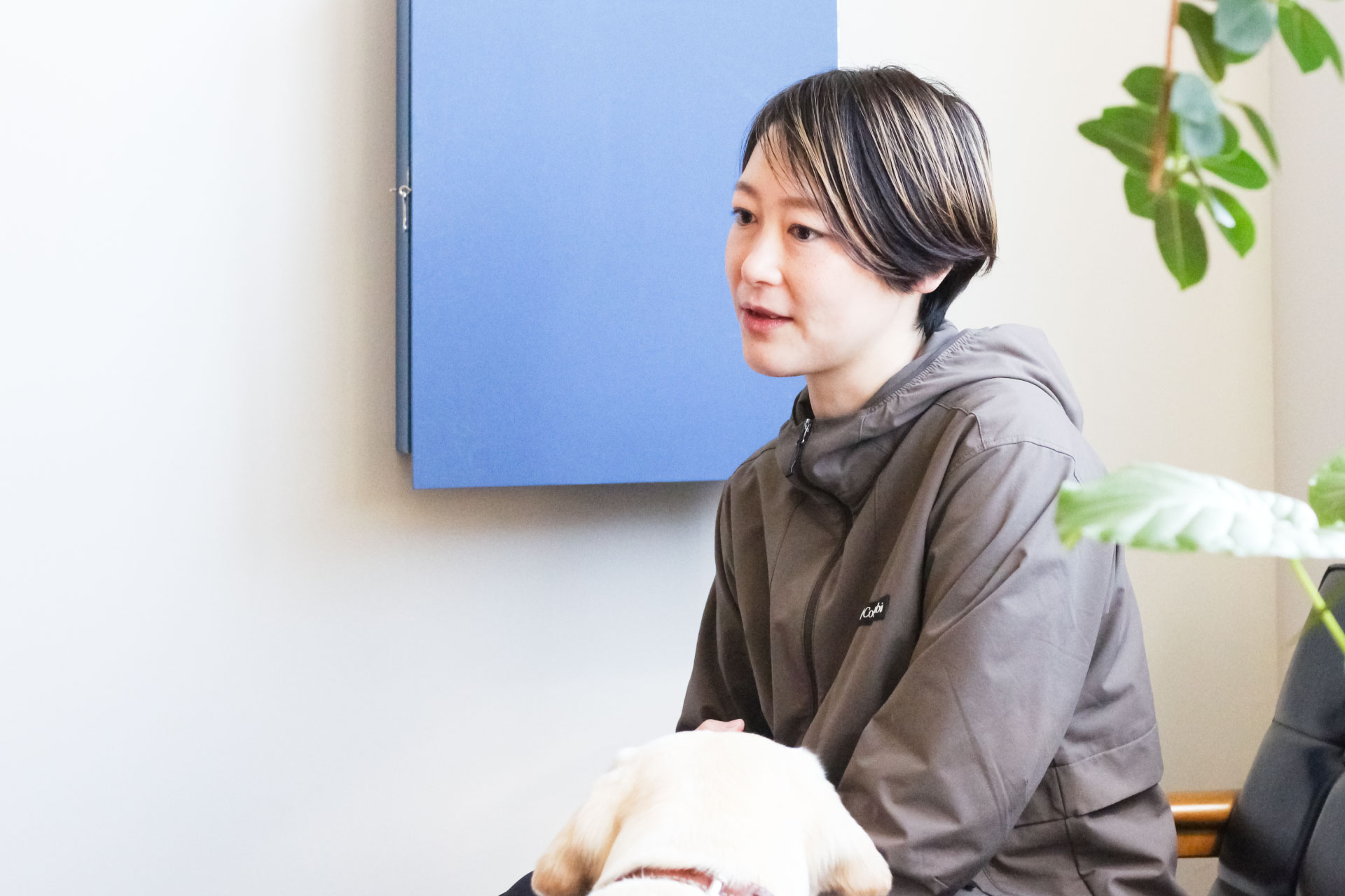 ホームページ制作の経緯やドッグトレーニングへの想いについて語る篠原 真歩様