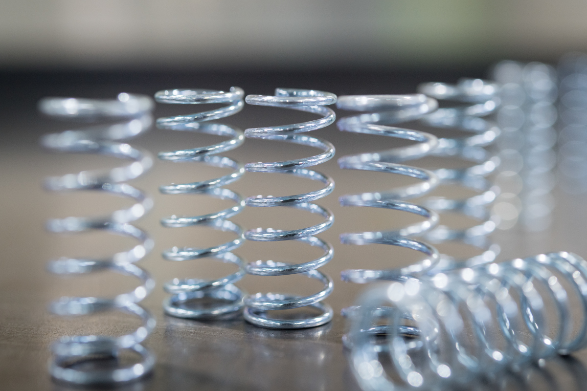 創業90周年の歴史とこれからの事業展望について話す鈴木スプリング製作所の皆様